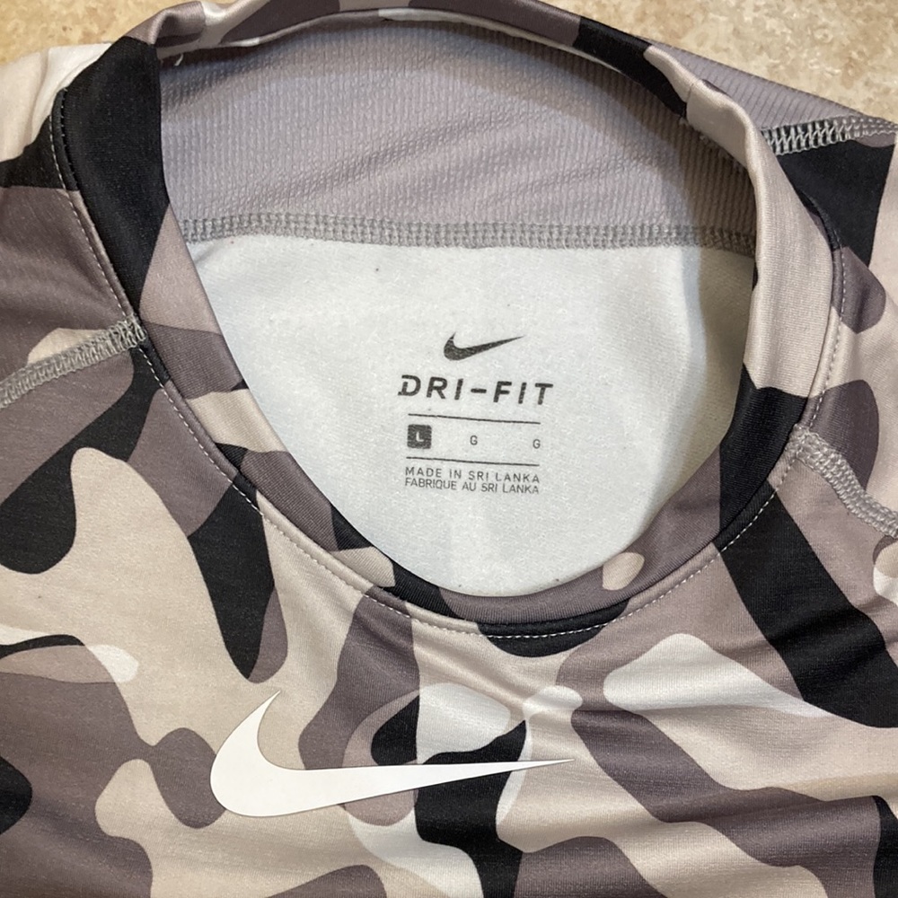 Compression shirt - Picture 3 of 3